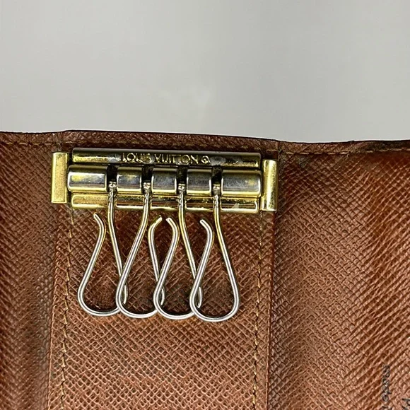 14 Louis Vuitton Brown Monogram Leather 4 Key Holder Case
